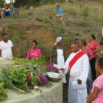 The community of La Cucarita gathers at the aqueduct to carry "los ramos", the branches with which they celebrate the Palms procession photo