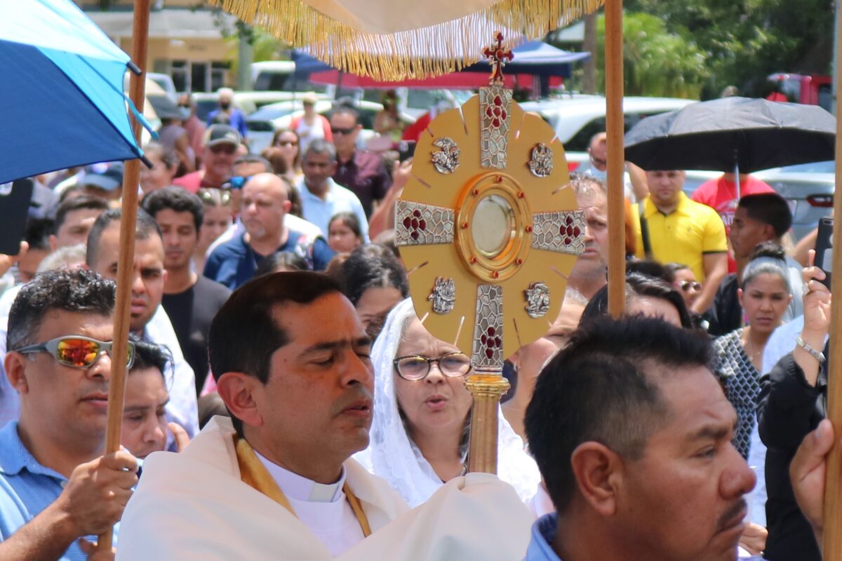 Faithful urged to revive love for Eucharistic Adoration
