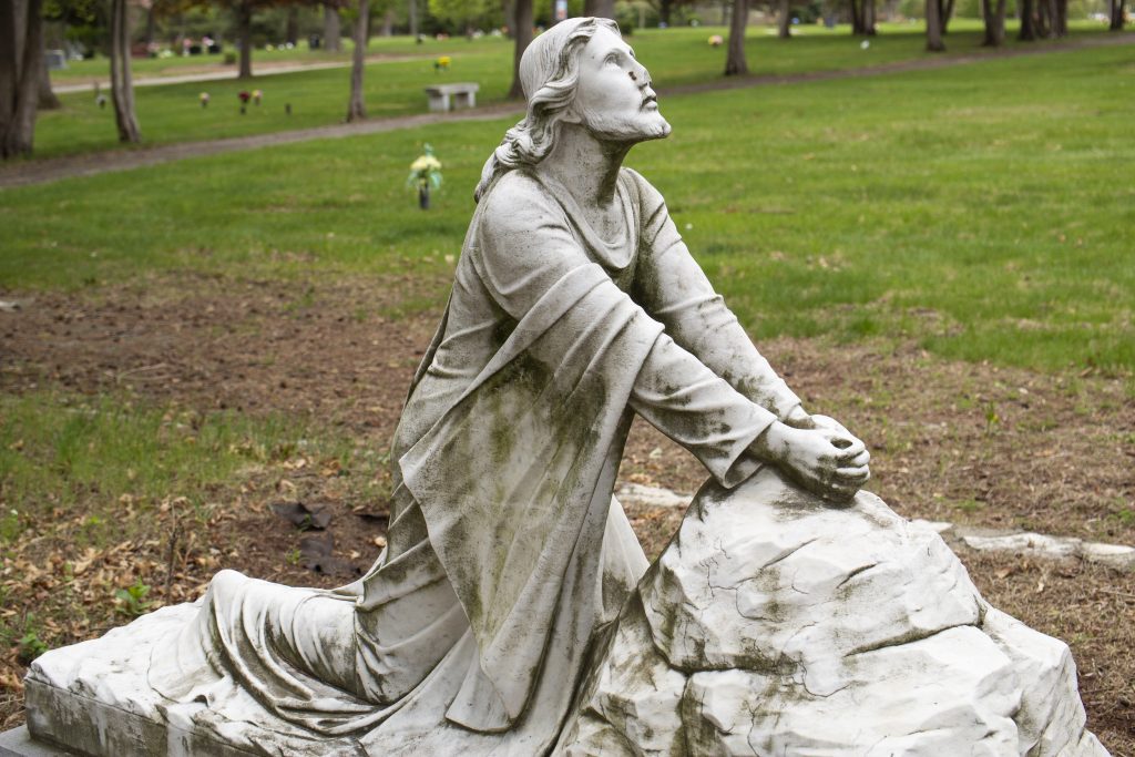 Jesus Praying Statue Jesus Praying Statue
