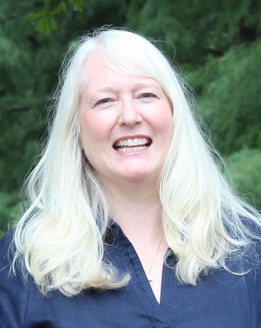 Jennifer Jacobellis : Front Desk/Administrative Assistant
