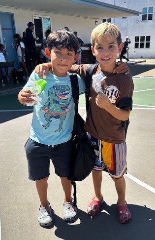 2 boys