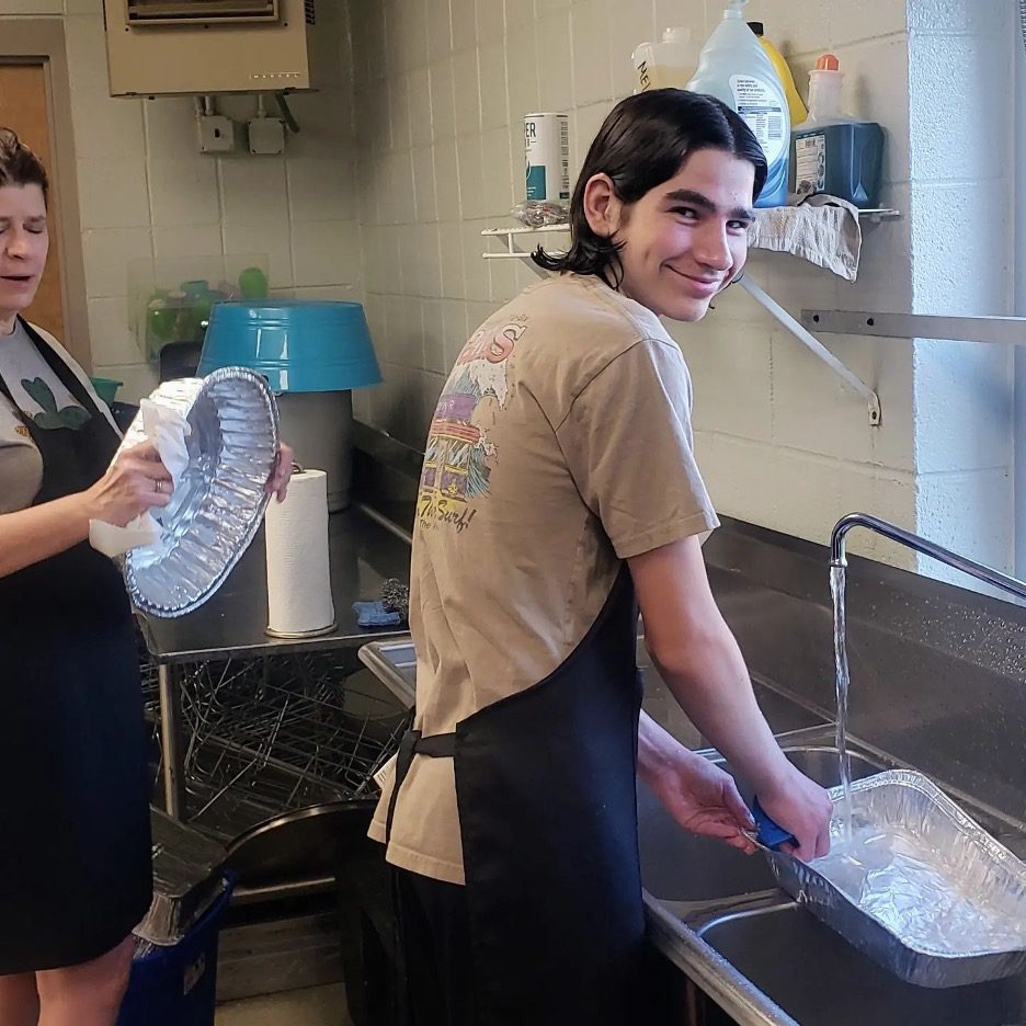 5 washing dishes2