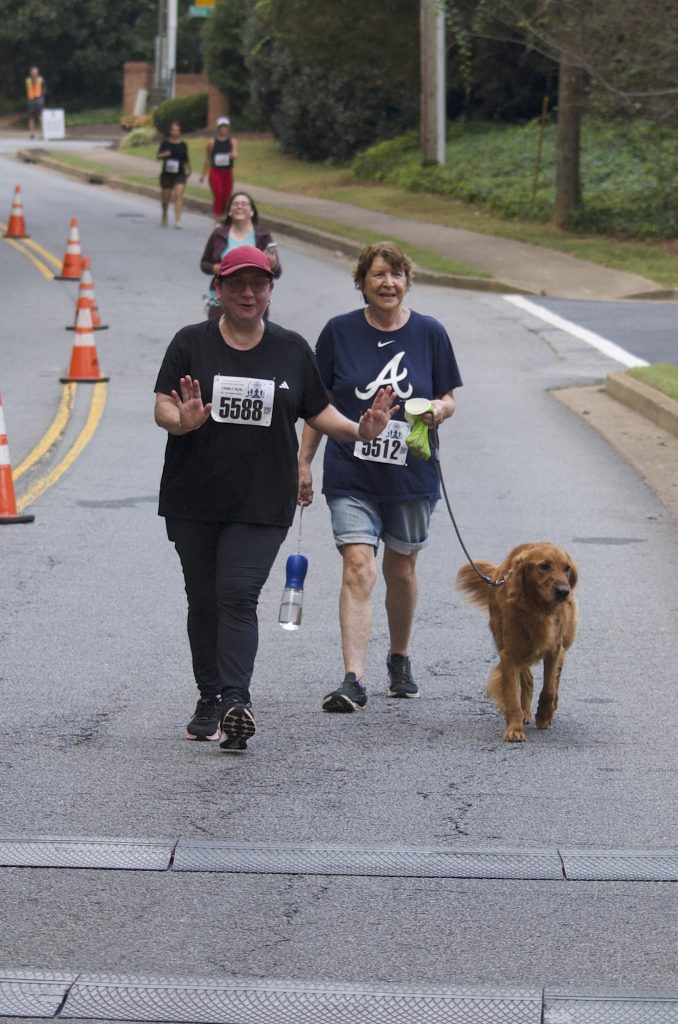 5588_finish_dog